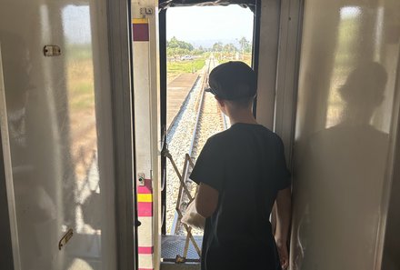 Thailand Familienreisen - Thailand Family & Teens - Ausblick aus der Eisenbahn