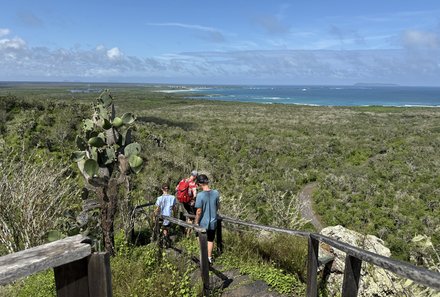 Familienreise Galapagos und Ecuador - Galapagos Family & Teens - Wanderung ans Meer