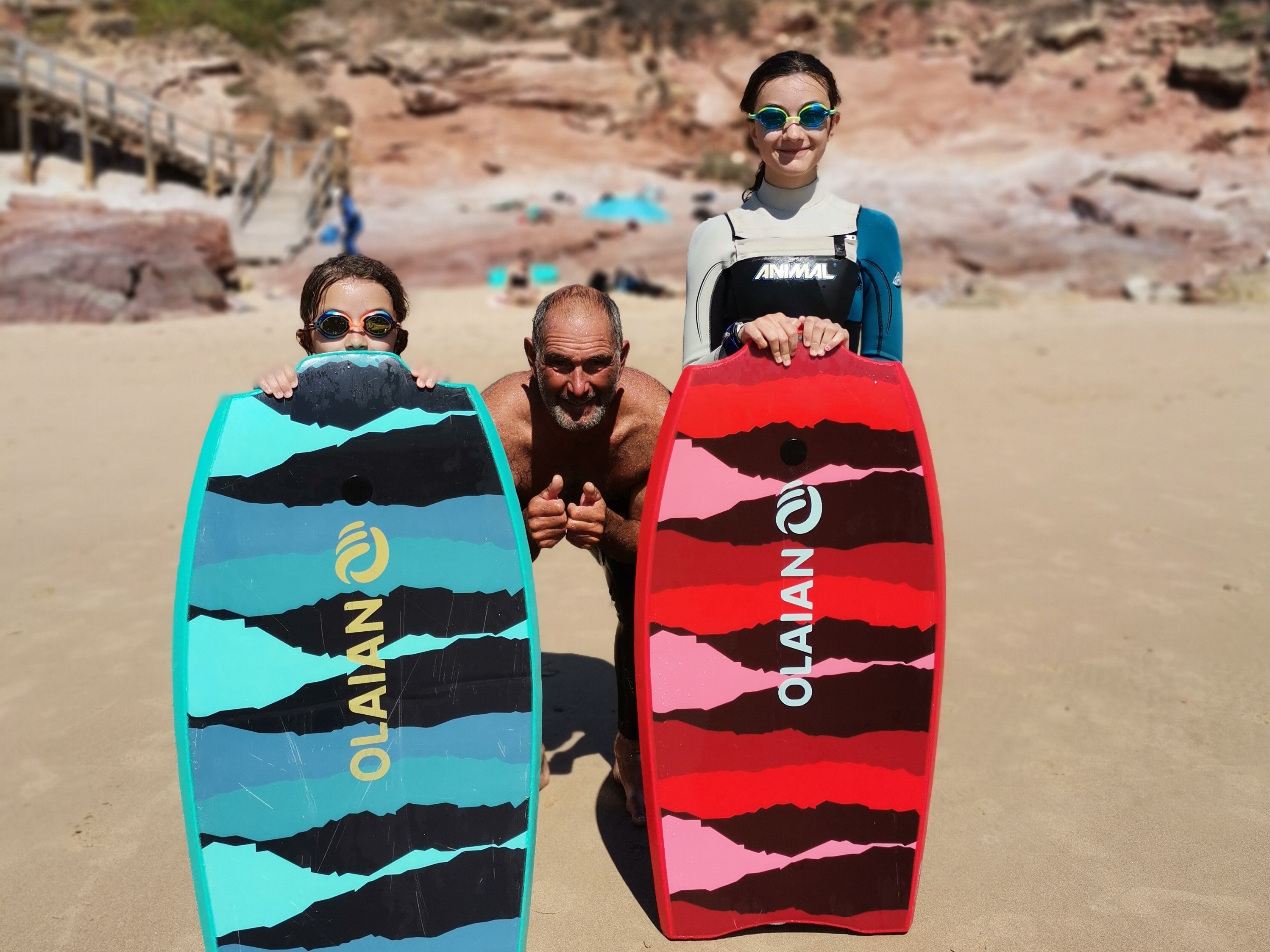 Neue Familienreisen 2026 - Algarve for family - Kids mit Bodyboards