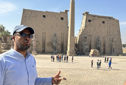Familienreise Ägypten - Ägypten for family - Guide am Luxor Tempel