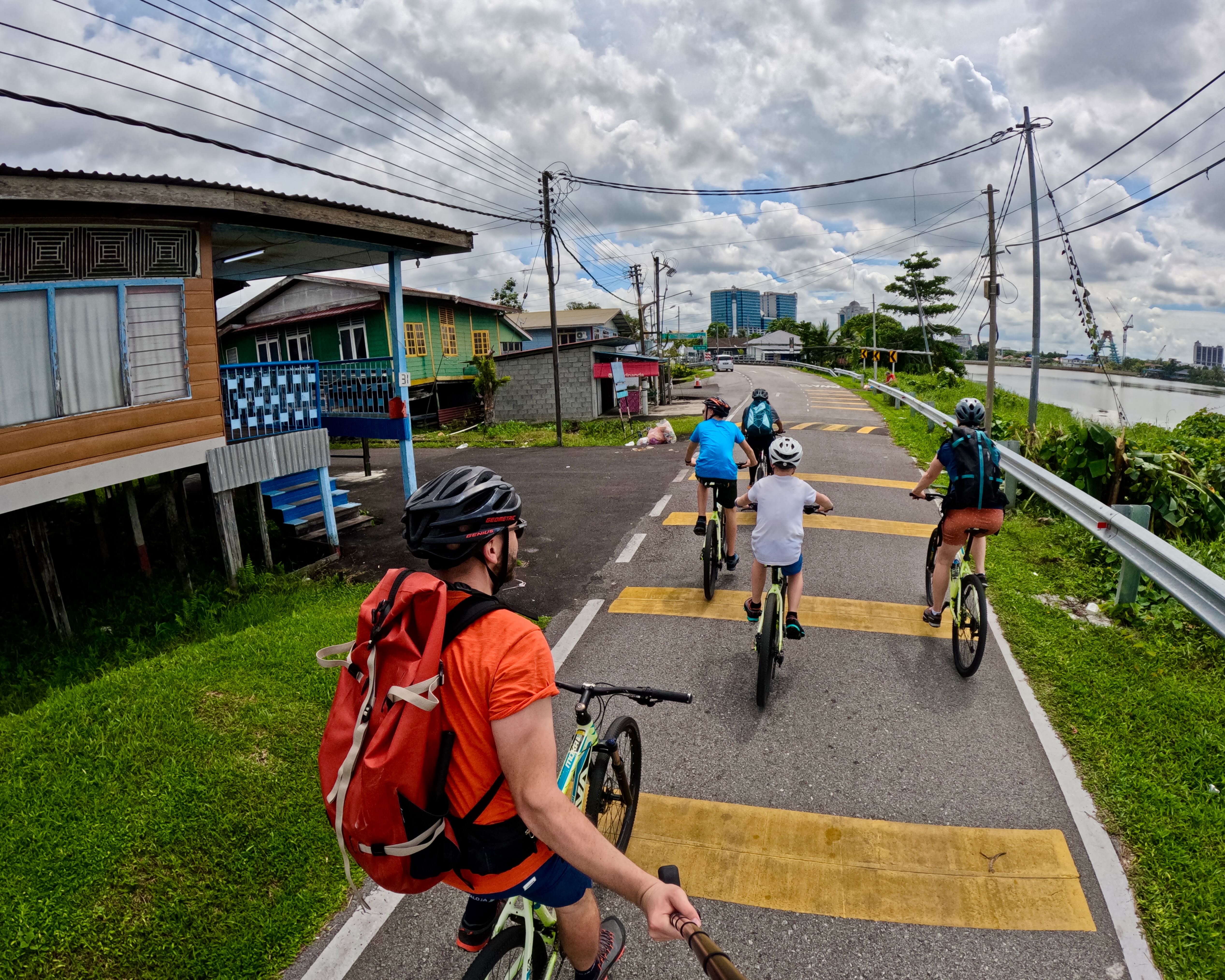 Reisebericht Malaysia mit Kindern - Erfahrungen Malaysia mit Kindern - Fahrradtour durch Kuching mit Kindern