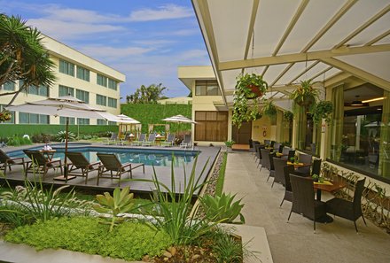 Familienreise Costa Rica - Costa Rica zum Bestpreis - Auténtico Hotel - Veranda und Außenpool
