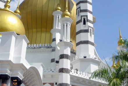 Familienreise Malaysia und Borneo - Malaysia mit Kindern - Malaysia mit Kindern - weiß und goldene Moschee in Kuala Lumpur