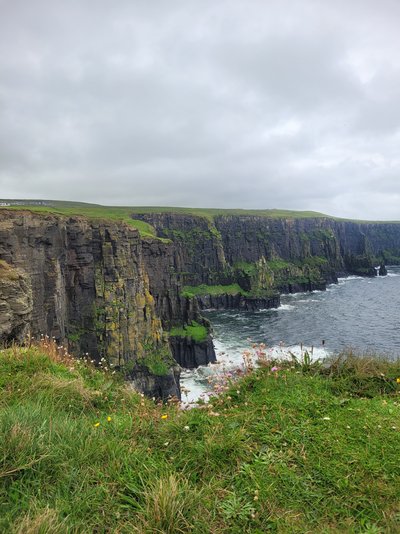 Irland for family - Irland Familienreise - Steinküste in Irland