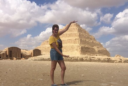 Ägypten Familienreise - Kathrin Ziegler bei den Pyramiden von Sakkara