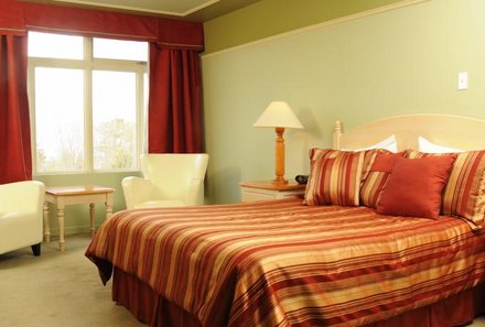 Ostkanada for family - Ostkanada Familienreise mit Kindern - Hotel Au Petit Berger - Schlafzimmer mit Doppelbett