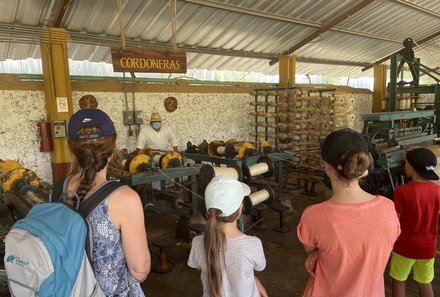 Mexiko Familienreise - Mexiko for family - Sisal Produktion Menschen schauen zu