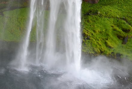 Island Familienreise - Island for family - Wasserfall Seljalandsfoss