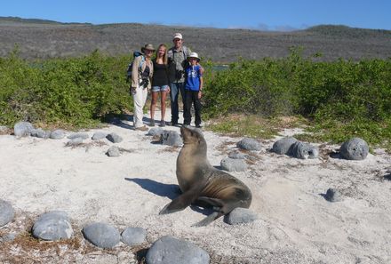Galapagos mit Jugendlichen - Familie Stoll mit Robbe