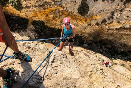 Malta Familienreise - Malta for family - Kind seilt sich auf Malta ab