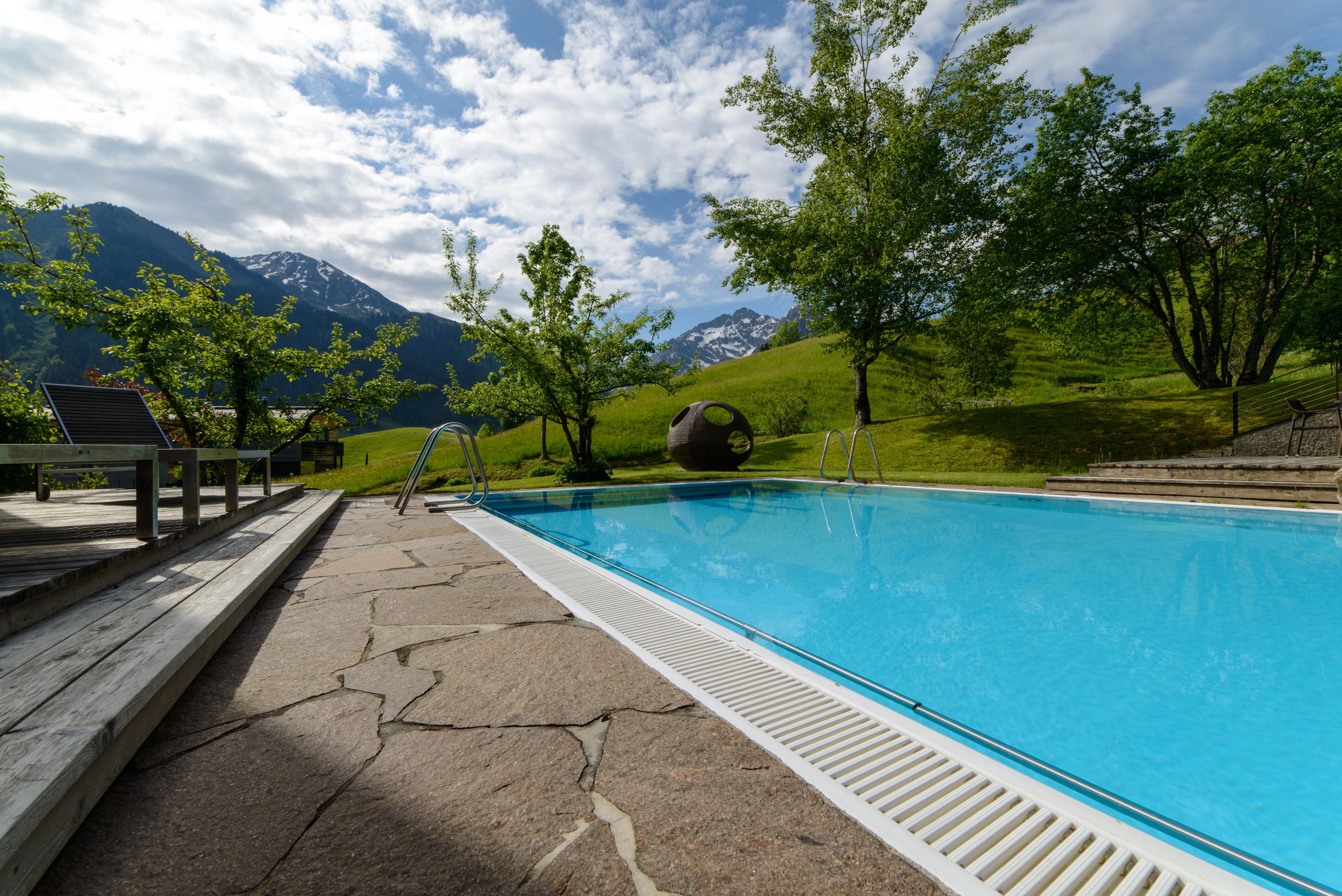 For Family Reisen - Chesa Valisa Naturhotel Pool