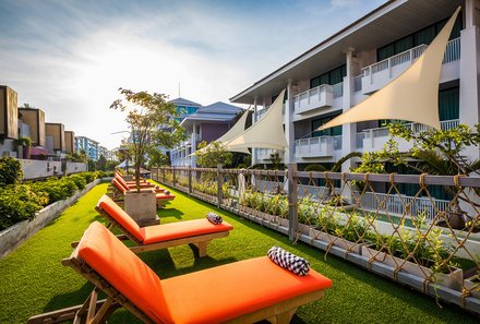 Thailand Familienreise mit Kindern - Thailand for family individuell - Loligo Resort Hua Hin - Liegen 