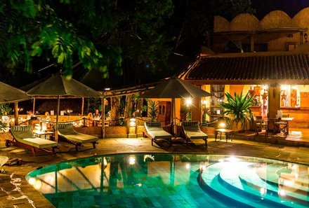 Kenia for family individuell deluxe - Nomad Beach Resort - Pool am Abend