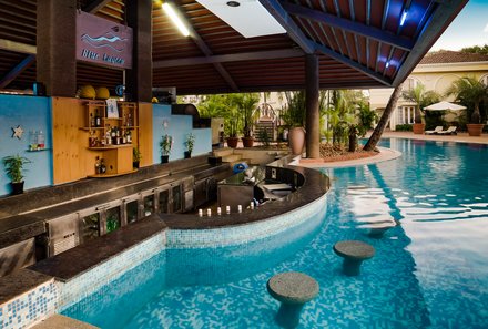 Indien mit Kindern - The Zuri White Sands Goa Resort - Bar am Pool