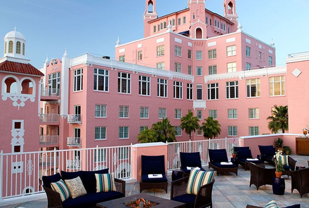 Florida Rundreise mit Kindern - St. Pete Beach The Don CeSar Beach Resort & Spa - Terrasse