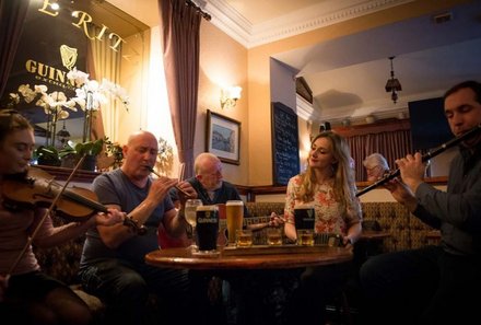 Irland for family - Familienreise Irland - The Ritz Hotel Live-Musik Bar