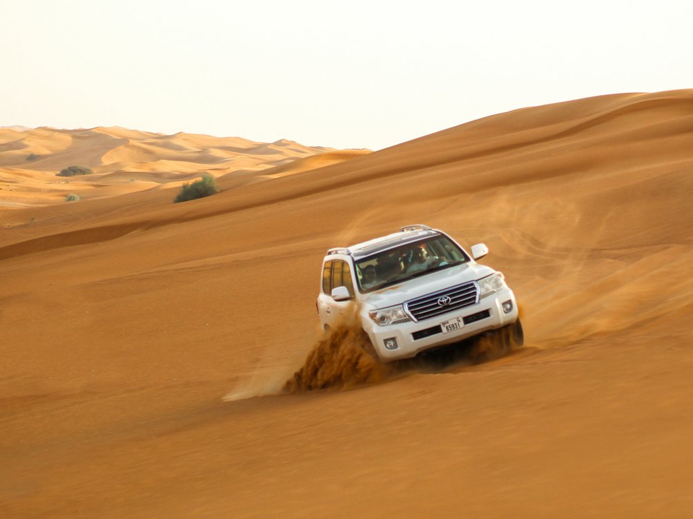 Dubai Familienurlaub - Dubai Familienreisen - Dunebashing in der Wüste