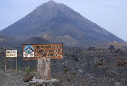 Kapverden mit Kindern - Familienurlaub Kapverden - Schild am Vulkan