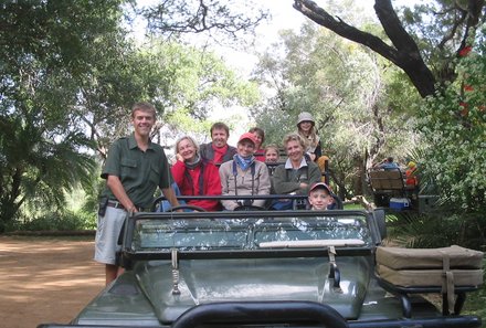Familienurlaub Südafrika - Südafrika for family - Reisegruppe im Jeep