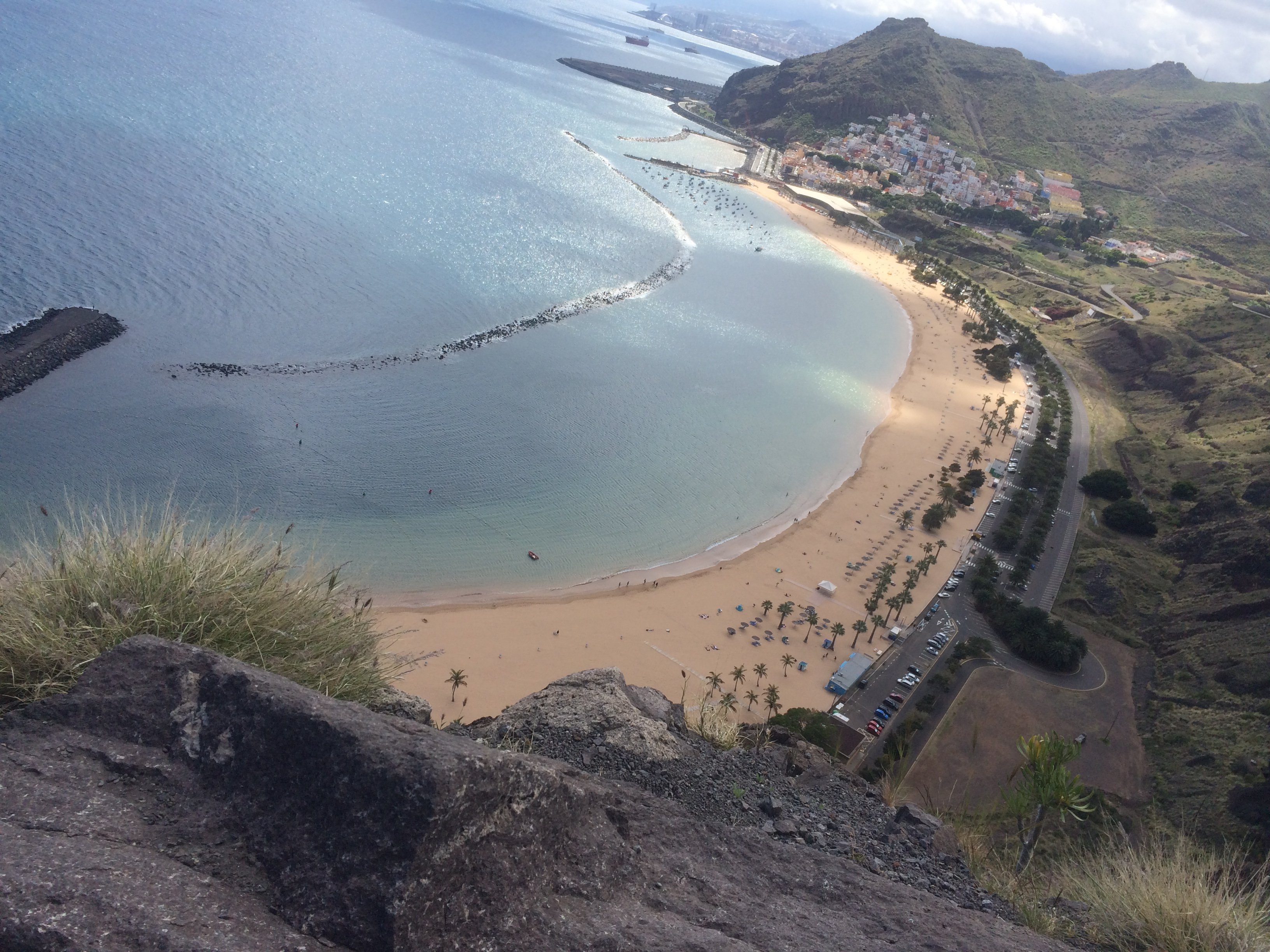 Kanaren mit Kindern - Teneriffa mit Kindern - Playa de Las Teresitas Teneriffa - Teneriffa mit Kindern Strand