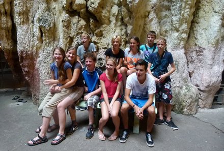 Familienreise Malaysia & Borneo - Malaysia & Borneo Teens on Tour - Kinder in Höhle