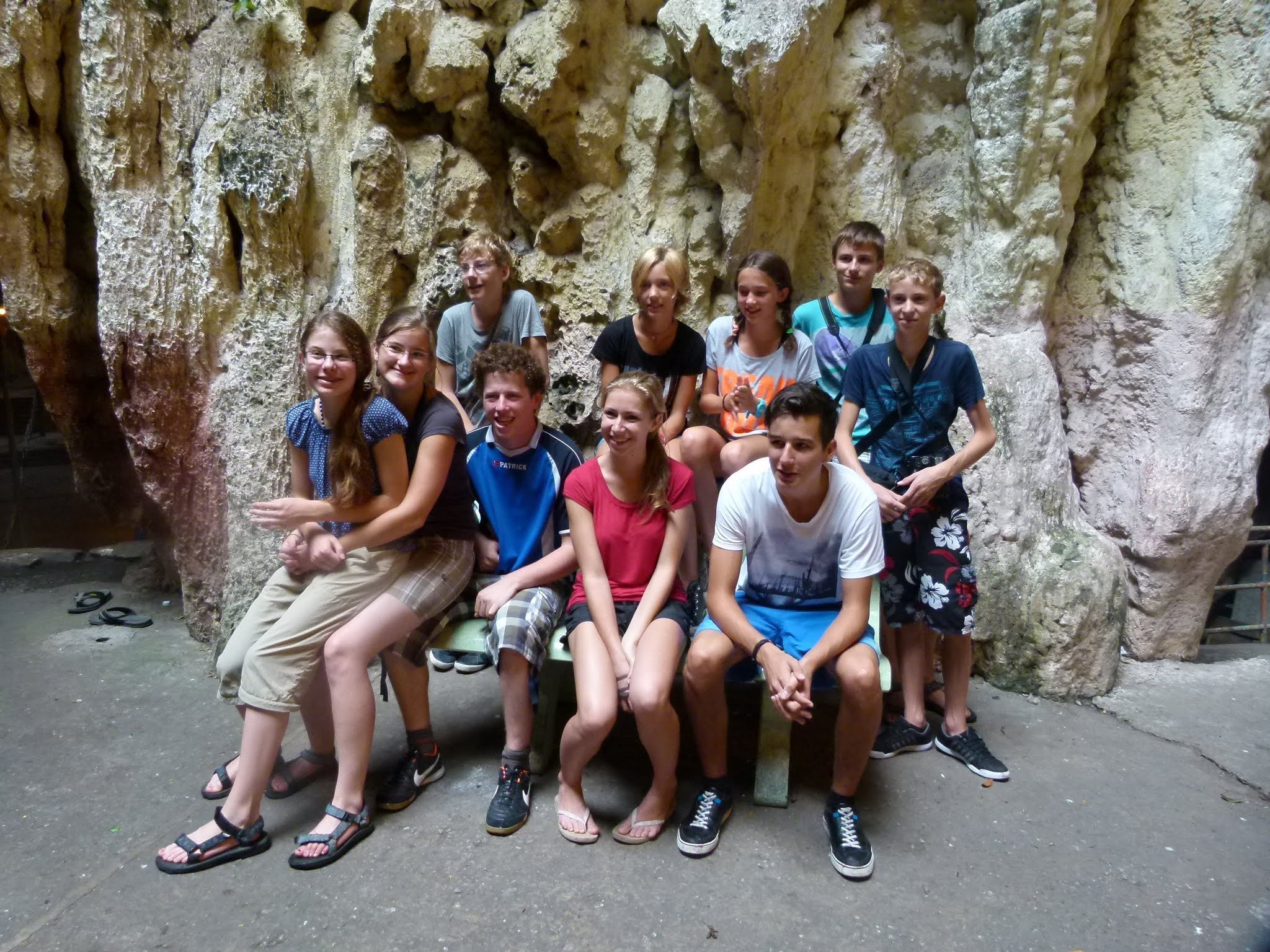 Malaysia & Borneo Familienreise - Kinder in den Batu Höhlen