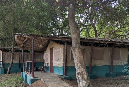 Kenia Familienreise - Kenia Family & Teens - Tsavo Ost Nationalpark - Ashnil Aruba Lodge - Zelt Außenansicht