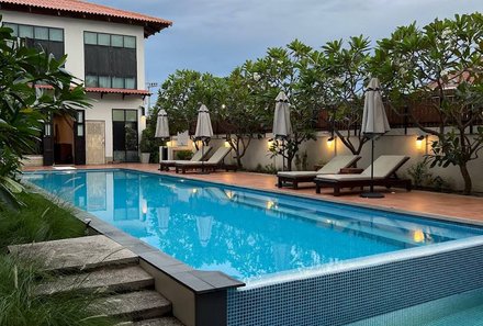 Thailand Family & Teens - Uthai Heritage Hotel - Außenansicht mit Pool