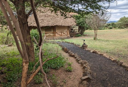 Kenia for family individuell deluxe - Tsavo West Nationalpark - Severin Safari Camp - Gehweg