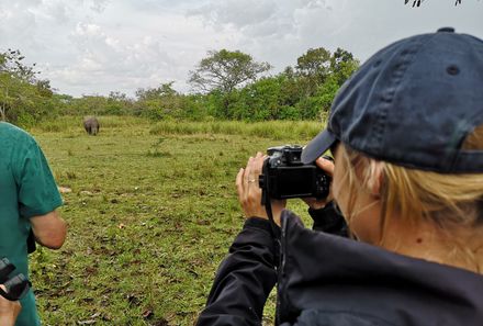 Uganda Familienreise - Uganda Family & Teens - Elisa Stoll bei Nashornpirsch im Ziwa Reservat