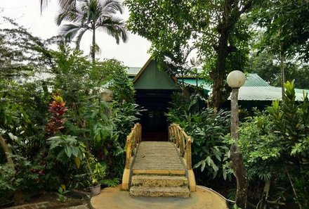 Malaysia & Borneo Family & Teens - Sepilok Jungle Resort - Anlage mit Brücke