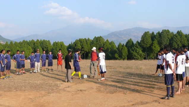 Nepal mit Kindern - Fussball