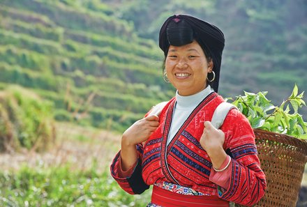 China Fernreisen mit Kindern - die beliebtesten Familienreisen von For Family Reisen - Einheimische Frau mit Korb