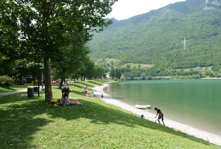 Idrosee Familienurlaub - Wiese am Idrosee zum liegen
