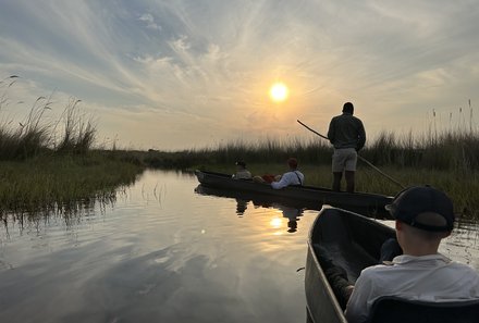 Botswana mit Kindern - Botswana Fly-In-Safari individuell - Flusssafari Sonnenuntergang