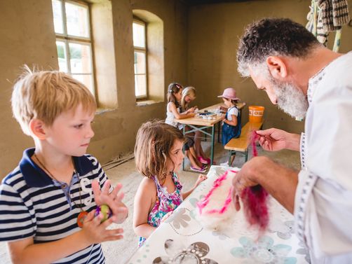 Rumänien Familienreise - Filzanhänger herstellen