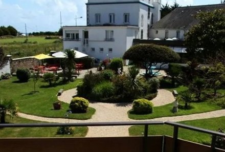Bretagne Familienreise - Bretagne mit Kindern - Hotel de la Pointe Mousterlin - Aussicht auf den Garten