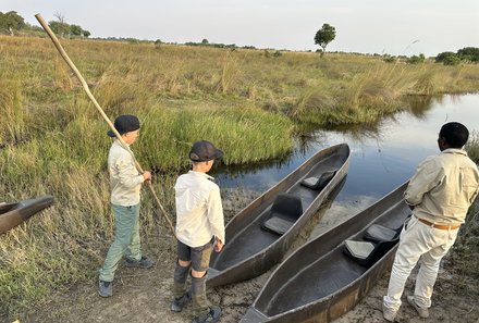 Familienreisen Namibia - Mietwagenreise Namibia for family individuell - Kinder am Ufer des Okavango 