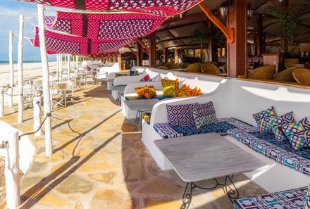 Kenia for family individuell deluxe - Nomad Beach Resort - Bar am Strand
