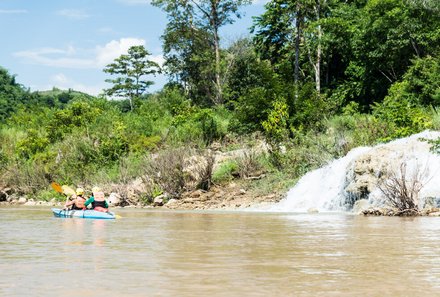 Laos und Vietnam Familienreise - Laos und Vietnam Reise mit Kindern - Kajaktour auf dem Fluss