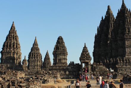 Java Familienurlaub - Prambanan Tempel mit blauen Himmel