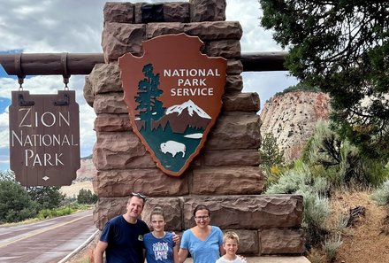 USA Familienreise - USA Westküste for family - Eingang zum Zion Nationalpark