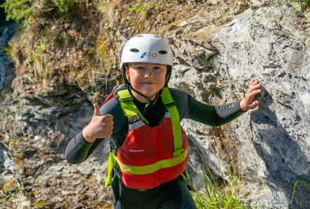 Norwegen Familienreise - Norwegen for family - Kinder beim Canyoning