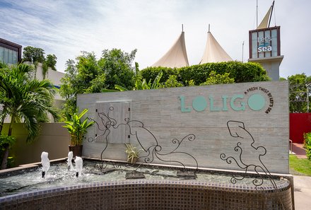 Thailand Familienreise mit Kindern - Thailand for family individuell - Loligo Resort Hua Hin - Eingang