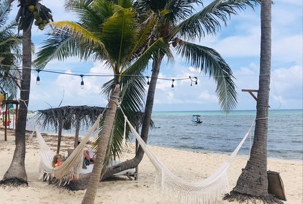 Mexiko Familienreise - Mexiko for family - Verlängerung im Strandhotel Petit Lafitte in Playa del Carmen - Strand mit Hängematten