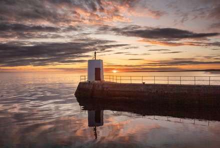 Schottland Familienreise - Schottland mit Kindern - Sonnenuntergang Leuchtturm
