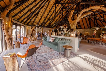 Familienreisen Namibia - Okapuka Safari Lodge - Lounge