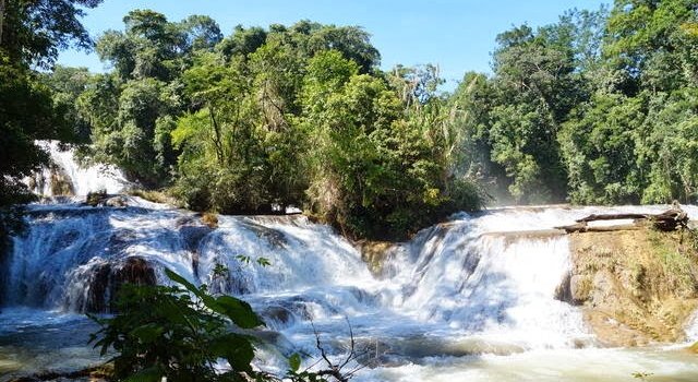 Mexiko mit Kindern - Highlights der Mexiko Rundreise - Treppen des Agua Azul - Wasserfall