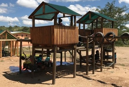 Namibia mit Kindern - Familienreise weltweit mit For Family Reisen - Spielplatz Mammadù