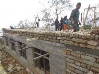 Nepal mit Kindern - Neuigkeiten vom Milijuli Frauenprojekt - neues Gebäude in Bakhunde